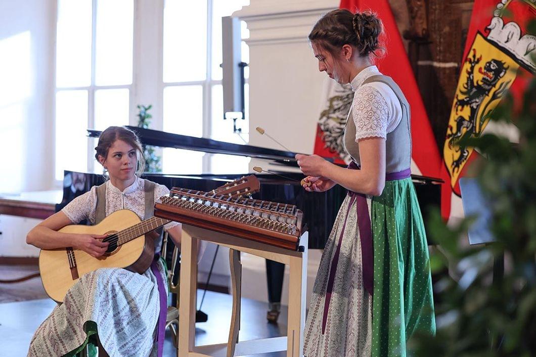 Zuhören, mitfiebern, Daumen drücken