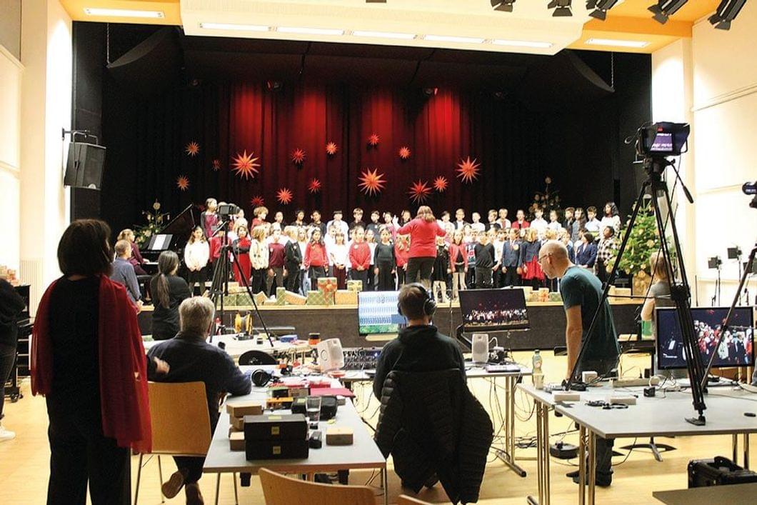 Täglich tönt es aus einem Türchen