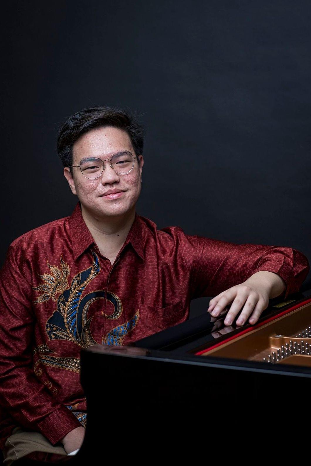 Robert Christian Gomulyo