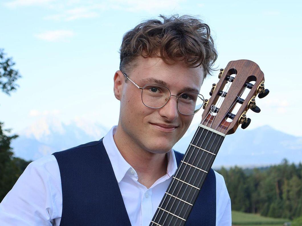 Gitarre-Ausnahmetalent Leon Ravnikar konzertiert in Radstadt